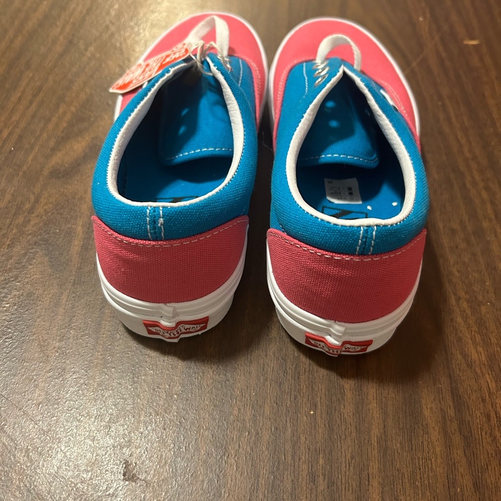 Vans - Picture 2 of 5